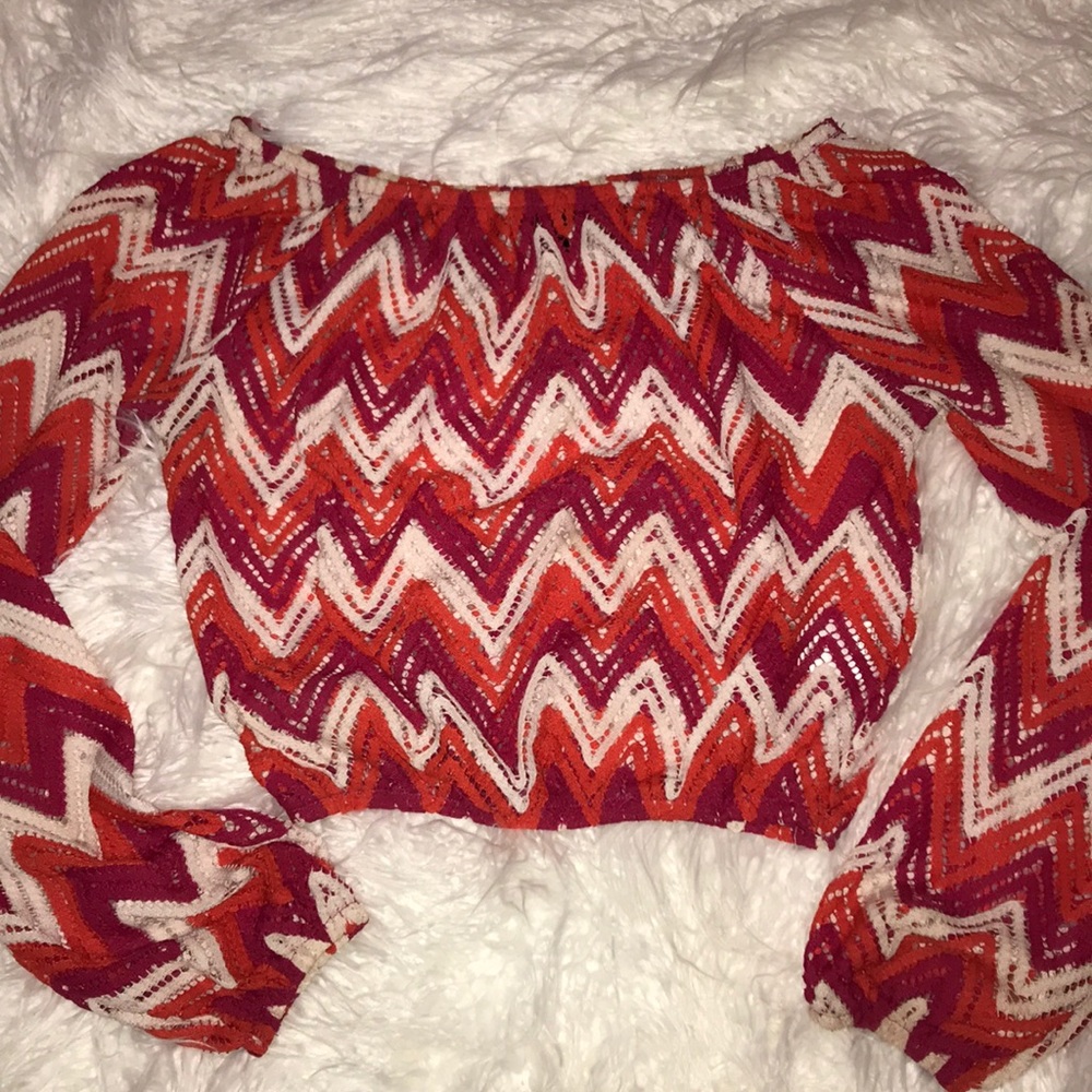 Bebe Chevron Crop top Small